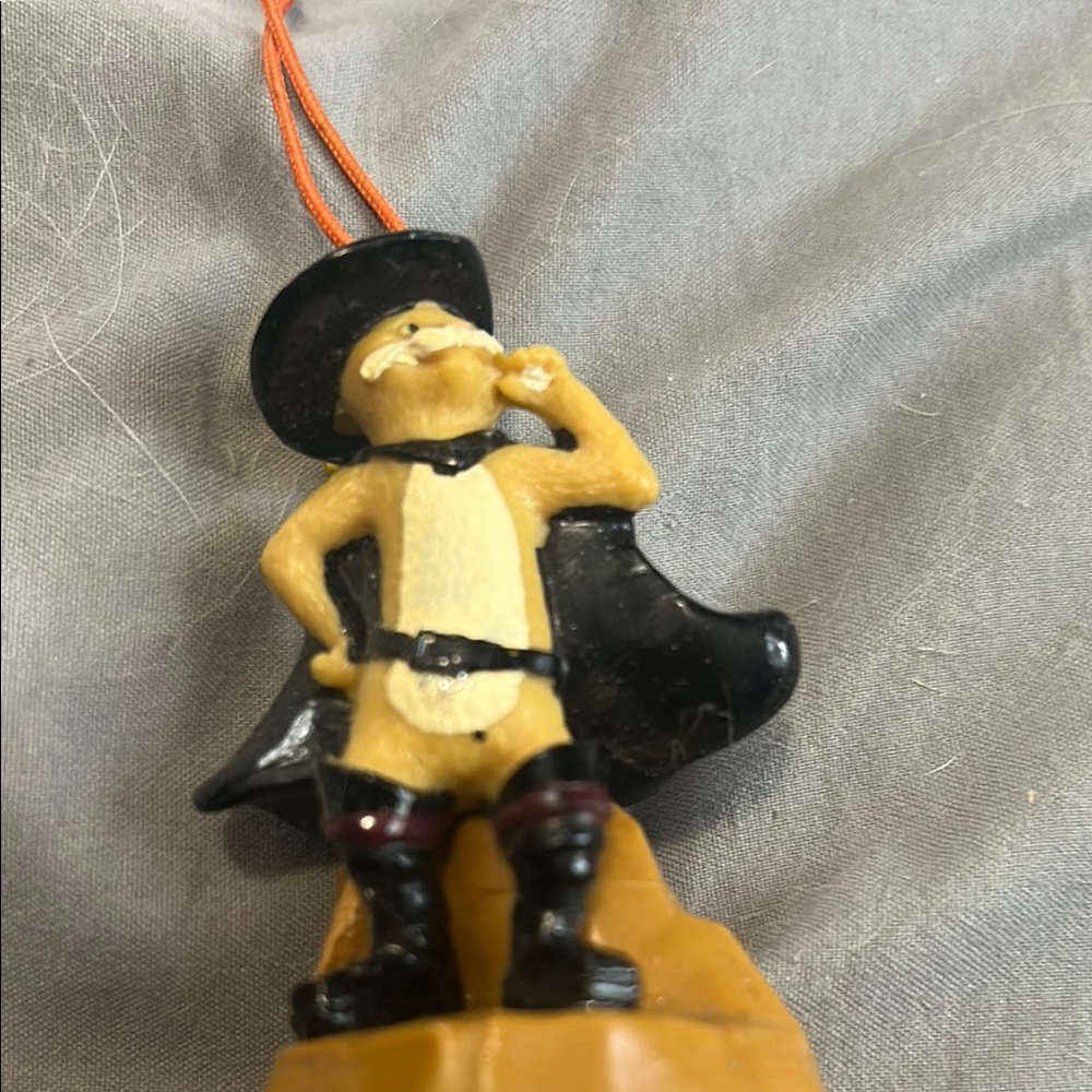 Striking Black and Tan Decor Accents